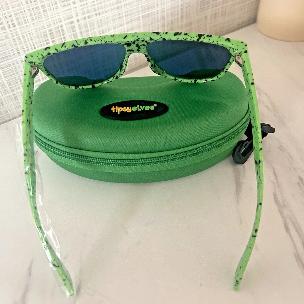 Tipsy Elves Psychic‎ Pathway Sunglasses Green Rainbow Iridescent Sport BxRR